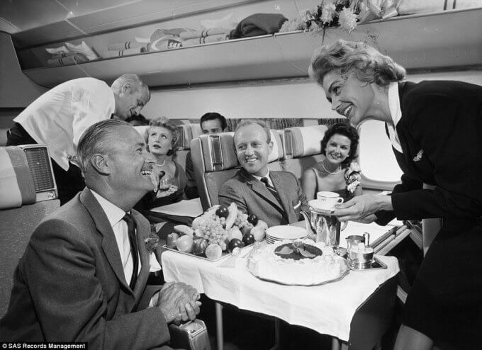 Лобстеры, икра, хамон… или Чем кормили в самолетах 50 лет назад