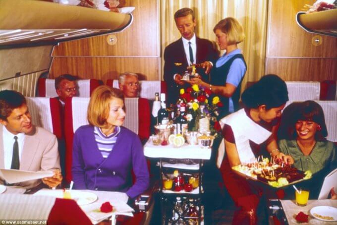 Лобстеры, икра, хамон… или Чем кормили в самолетах 50 лет назад