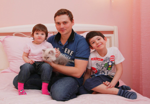 Александр Пашков вывел в свет необыкновенной красоты супругу, которую раньше не показывал никому