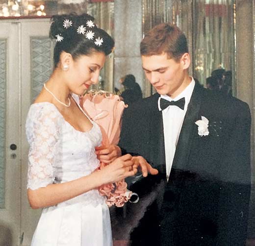 Александр Пашков вывел в свет необыкновенной красоты супругу, которую раньше не показывал никому