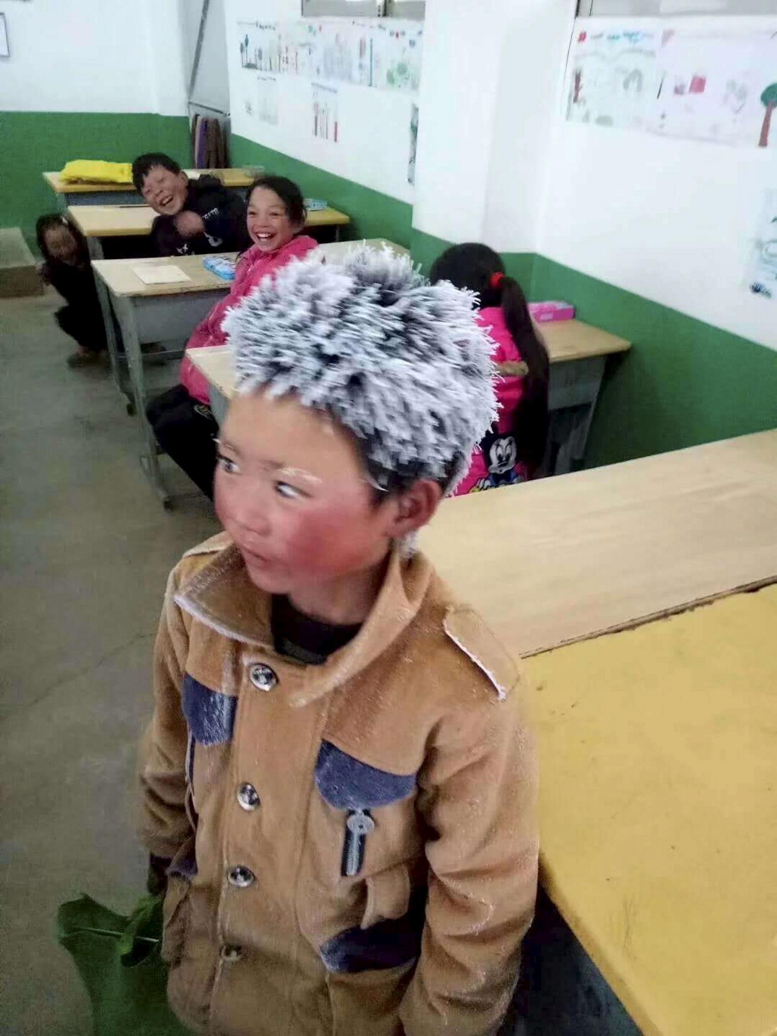 Мальчик прошёл пять километров по морозу в легкой одежде, чтобы сдать экзамен в школе