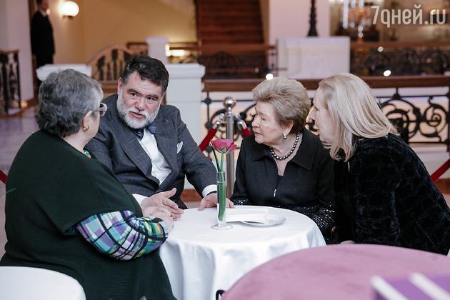 Вдова первого президента России совсем не меняется и выглядит все также элегантно в свои 85 лет